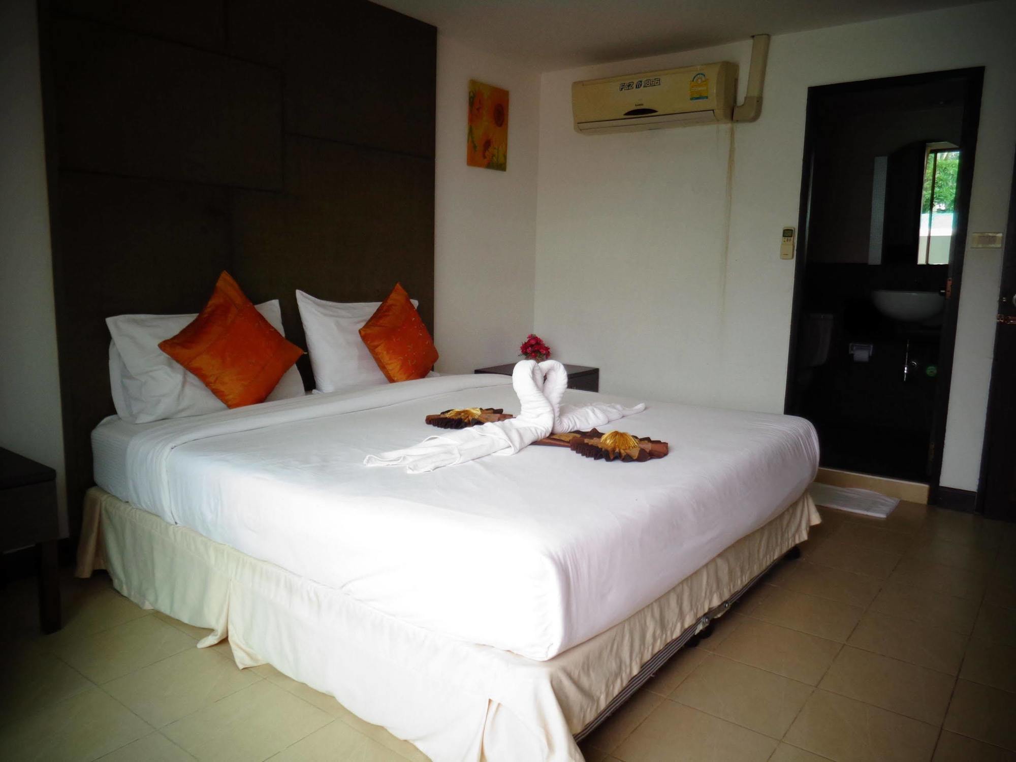 Bgw Phuket Hostel Patong Εξωτερικό φωτογραφία