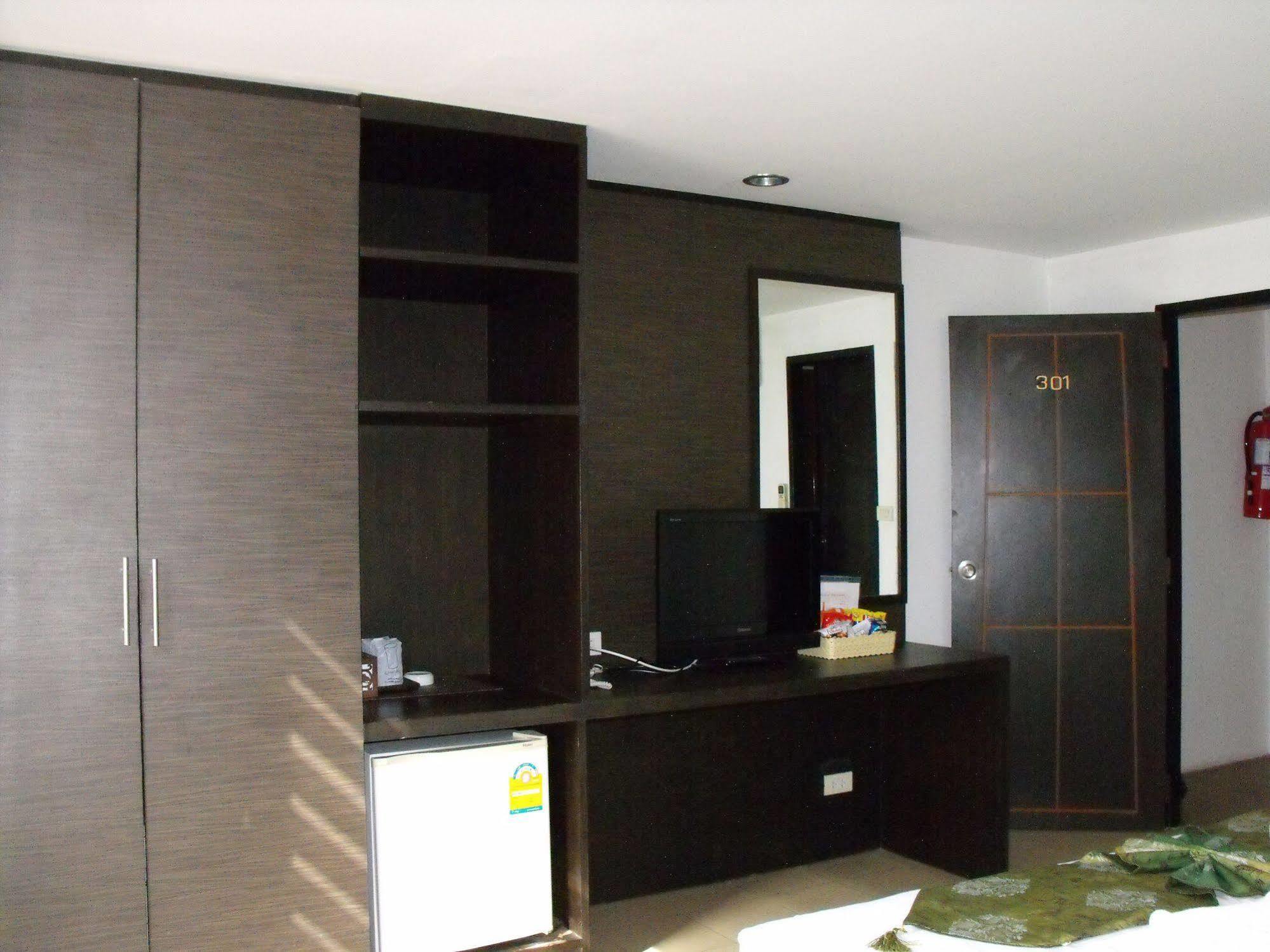 Bgw Phuket Hostel Patong Εξωτερικό φωτογραφία