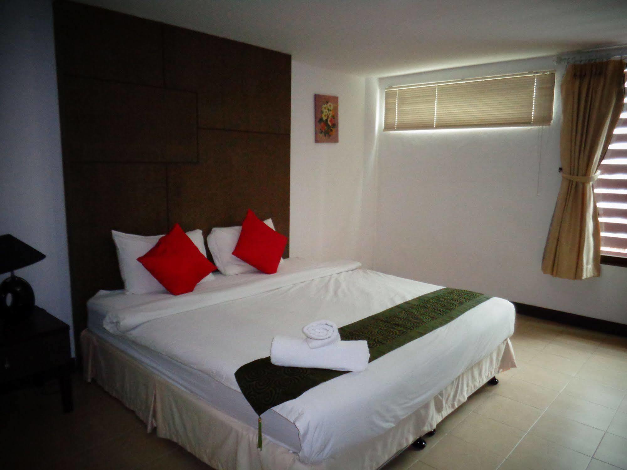 Bgw Phuket Hostel Patong Εξωτερικό φωτογραφία