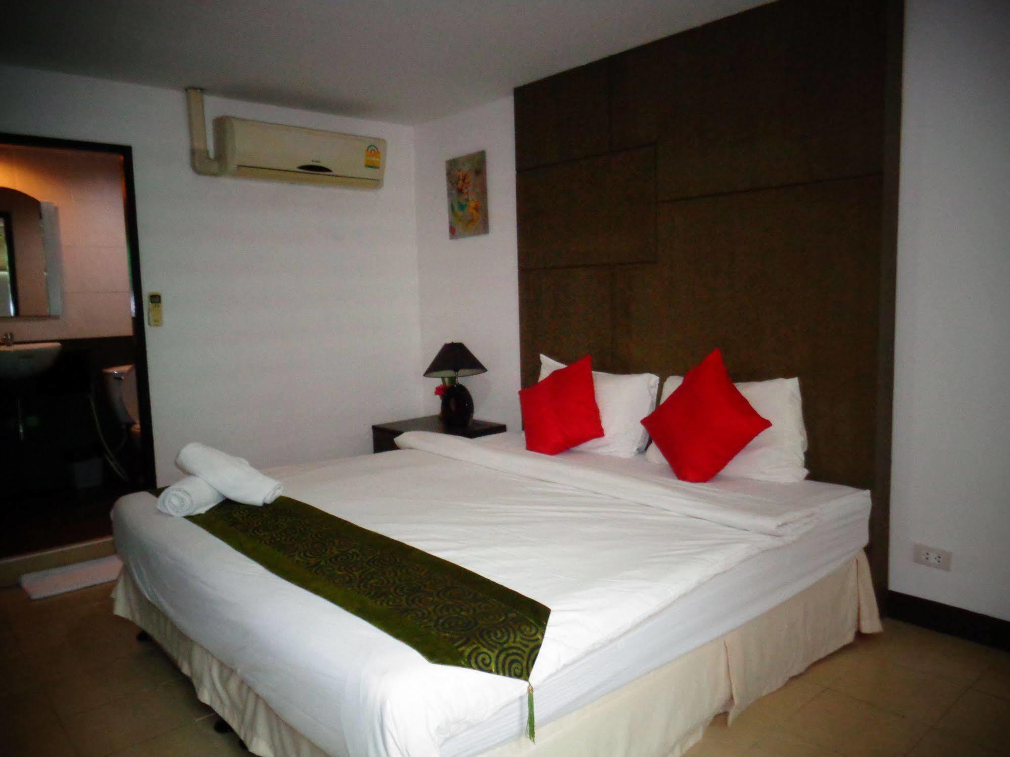 Bgw Phuket Hostel Patong Εξωτερικό φωτογραφία