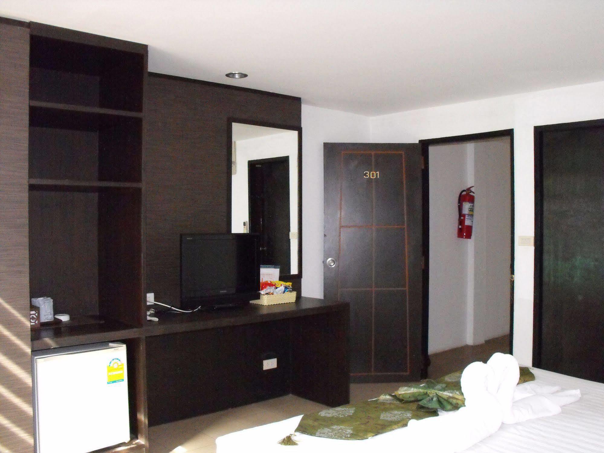 Bgw Phuket Hostel Patong Εξωτερικό φωτογραφία